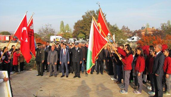 İlçemizde, Cumhuriyetimizin kurucusu Gazi Mustafa Kemal´in ebediyete irtihalinin 79. Yıl dönümü münasebetiyle tören düzenlendi.