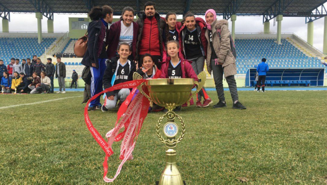 Karakeçili Atatürk Orta Okulu Yıldız Kızlar Atletizm Takımımız İl Şampiyonu Oldu