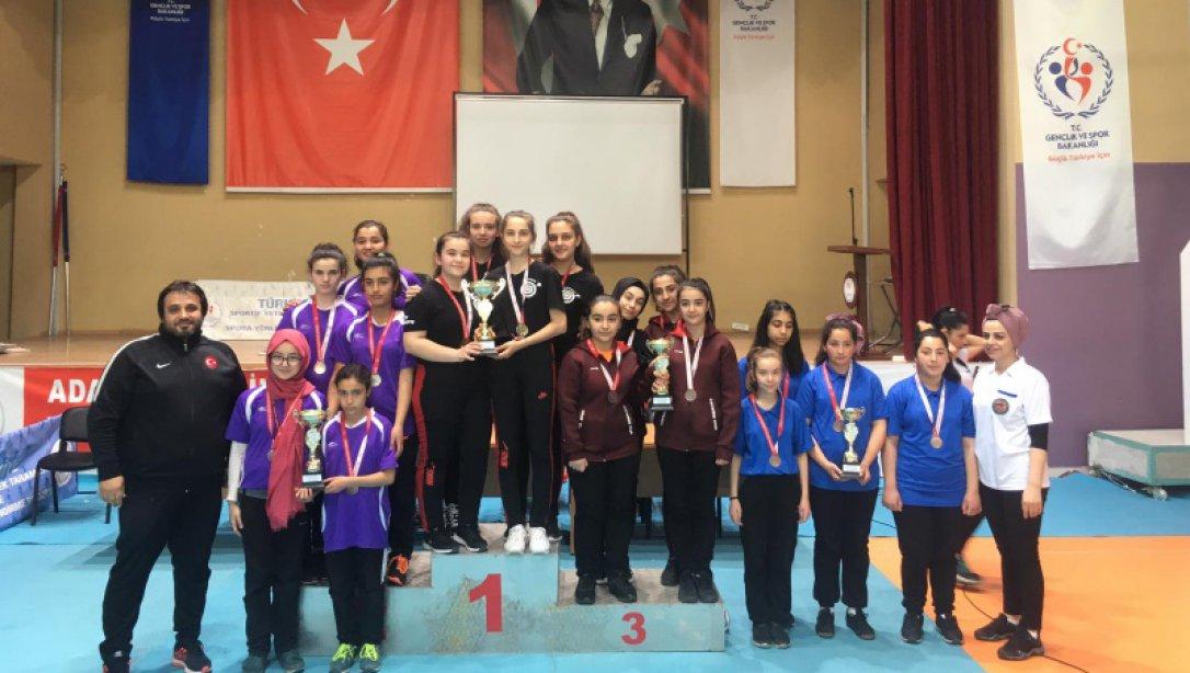 Okul Sporları Yıldız Kız Dart Türkiye Şampiyonasında Karakeçili Atatürk Orta Okulu Yıldız Kız Dart Takımımız TÜRKİYE İKİNCİSİ olmuştur.